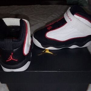 Kids Jordan Pro Strong BT shoes